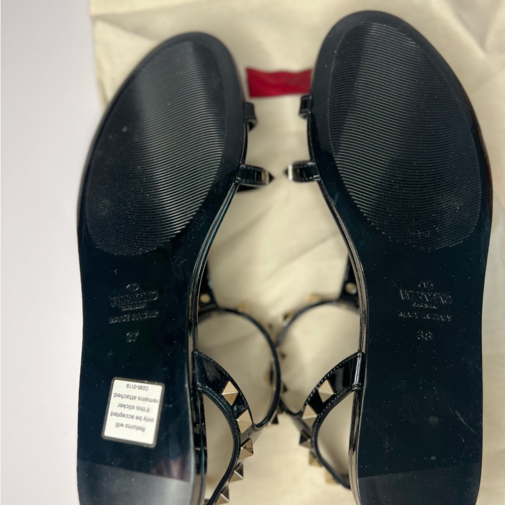 VALENTINO ROCKSTUD FLAT RUBBER SANDAL - Picture 6 of 6